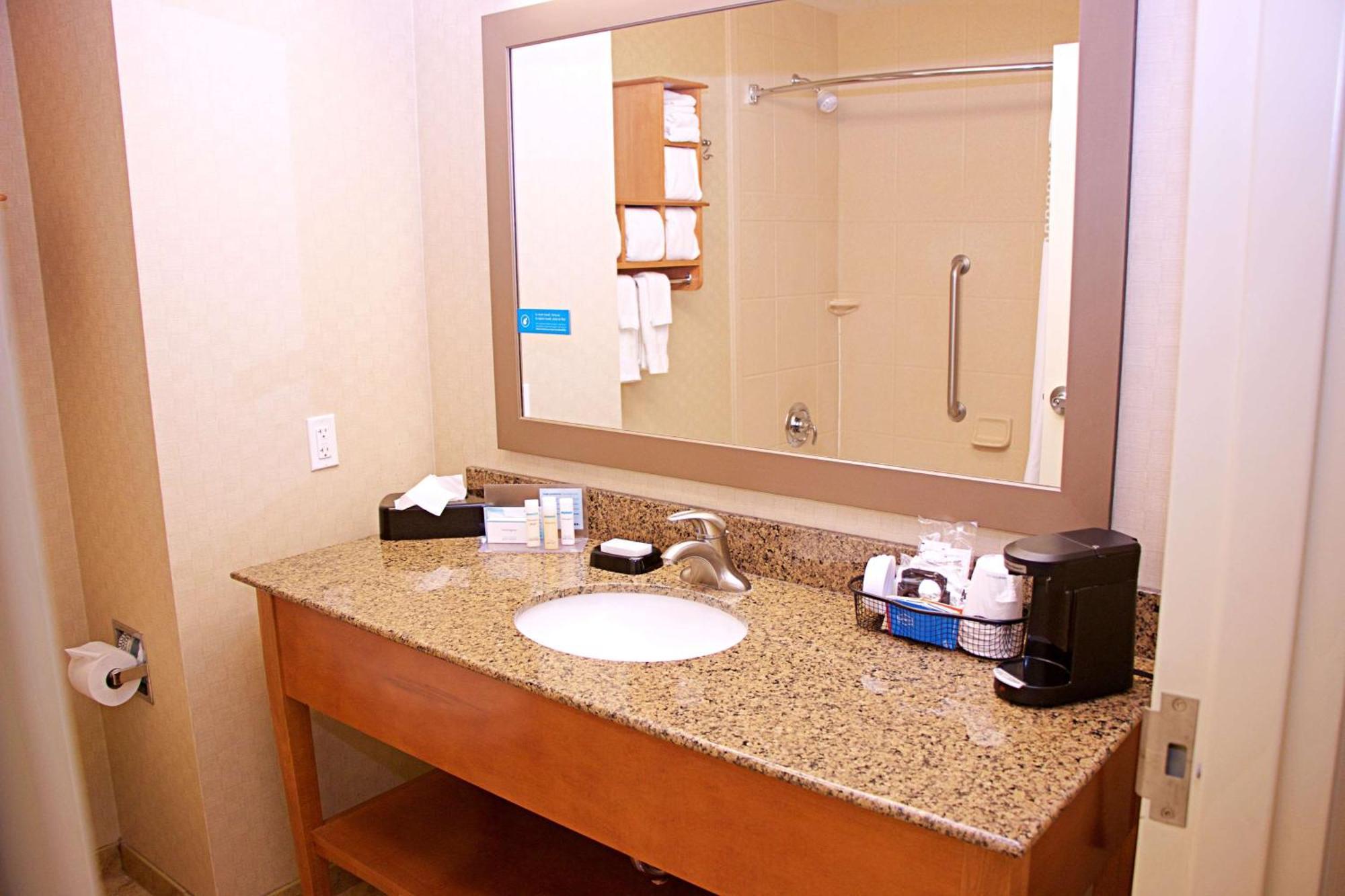 Hampton Inn Сидни Екстериор снимка
