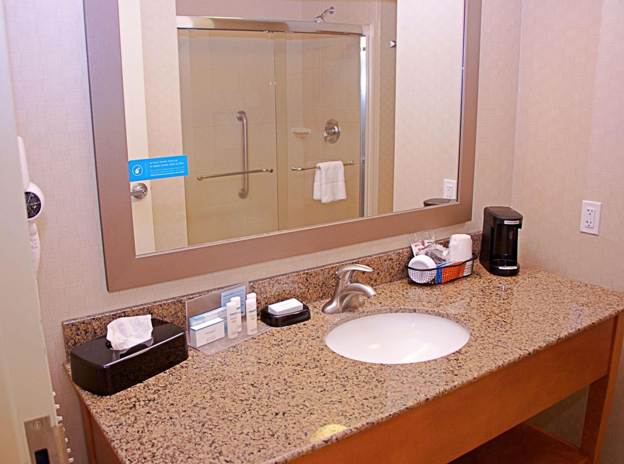 Hampton Inn Сидни Екстериор снимка