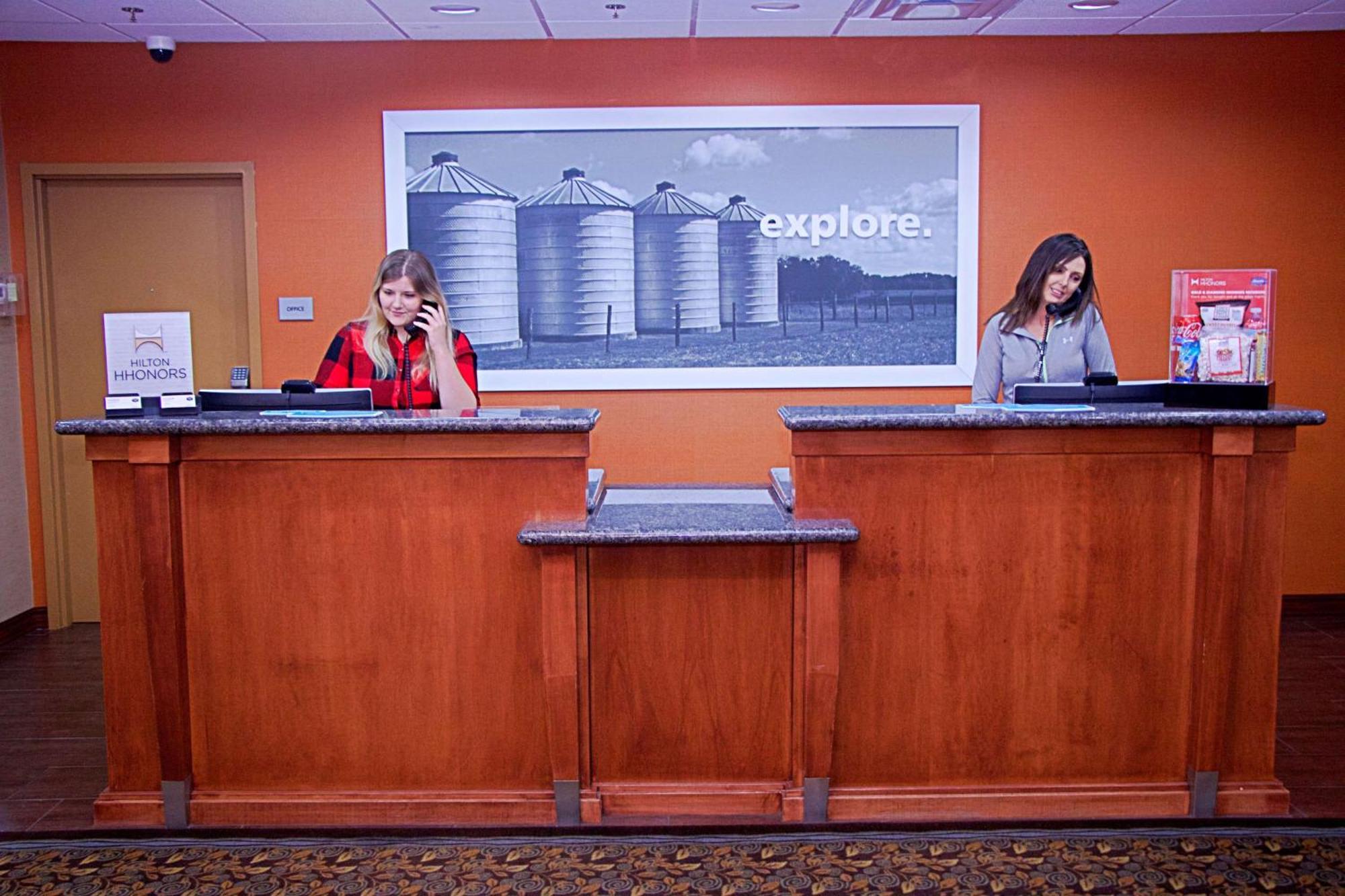 Hampton Inn Сидни Екстериор снимка